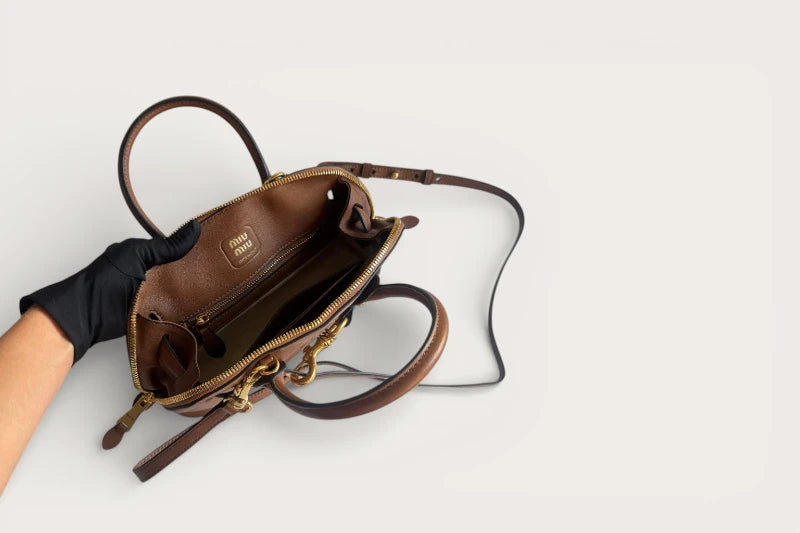 Bolsa MiuMiu Aventure Pequena - Carvalho