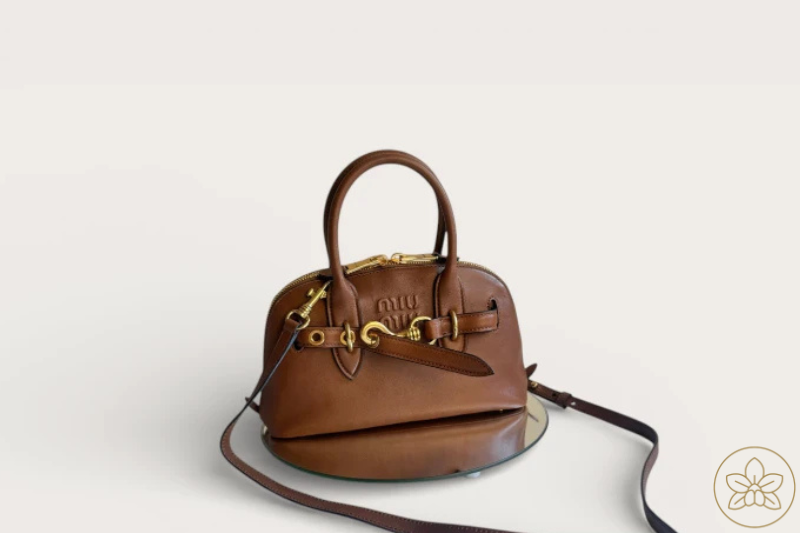 Bolsa MiuMiu Aventure Pequena - Carvalho