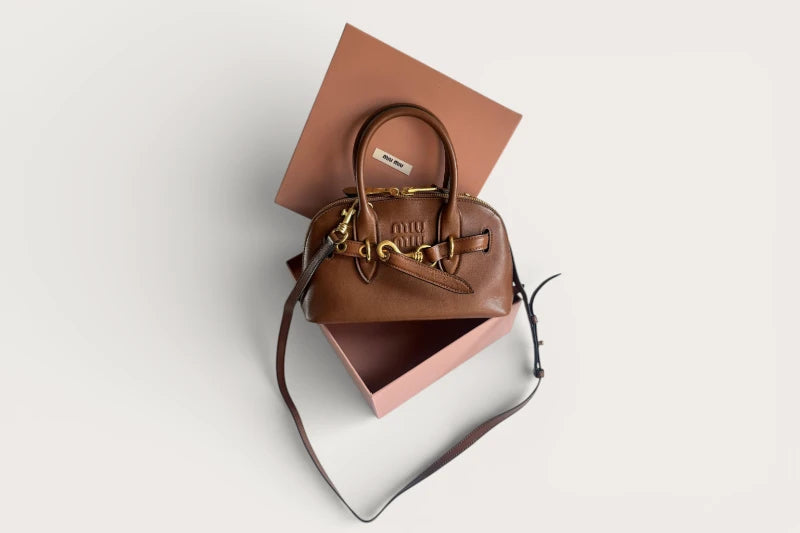 Bolsa MiuMiu Aventure Pequena - Carvalho